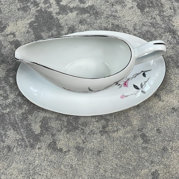 Cherry Blossom Fine China Japan 1067 Gravy Boat and Under Plate Floral White - Picture 3 of 14